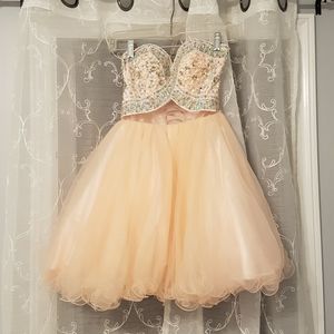 Semi formal dress  - Size 6